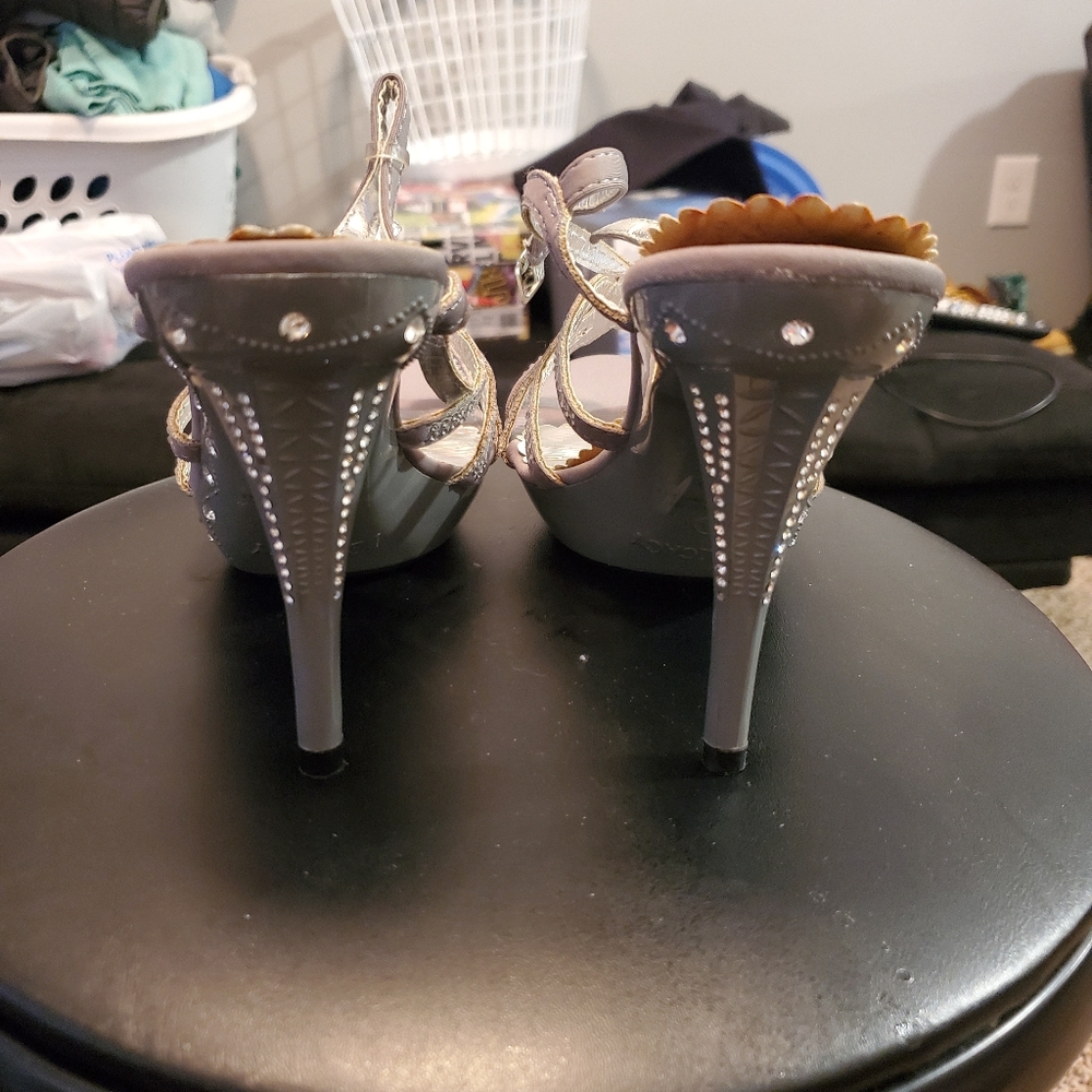 Heels - Picture 3 of 3